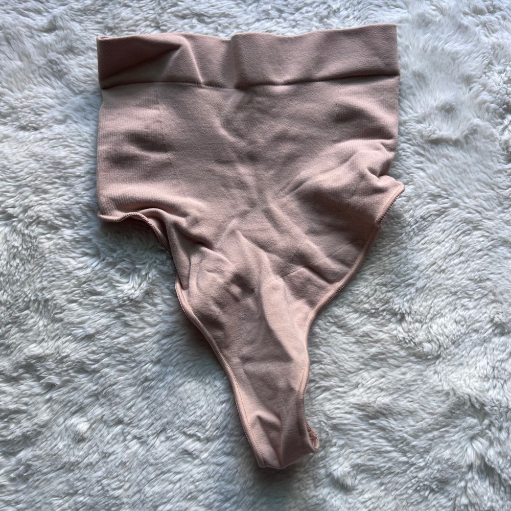 Skims Sculpting Mid Waist Thong  Shapewear SM-MWT-2188 Womens Size S/M NWOT